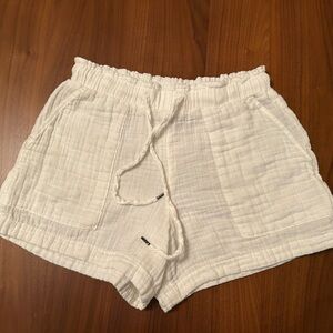 GAP White Textured Shorts